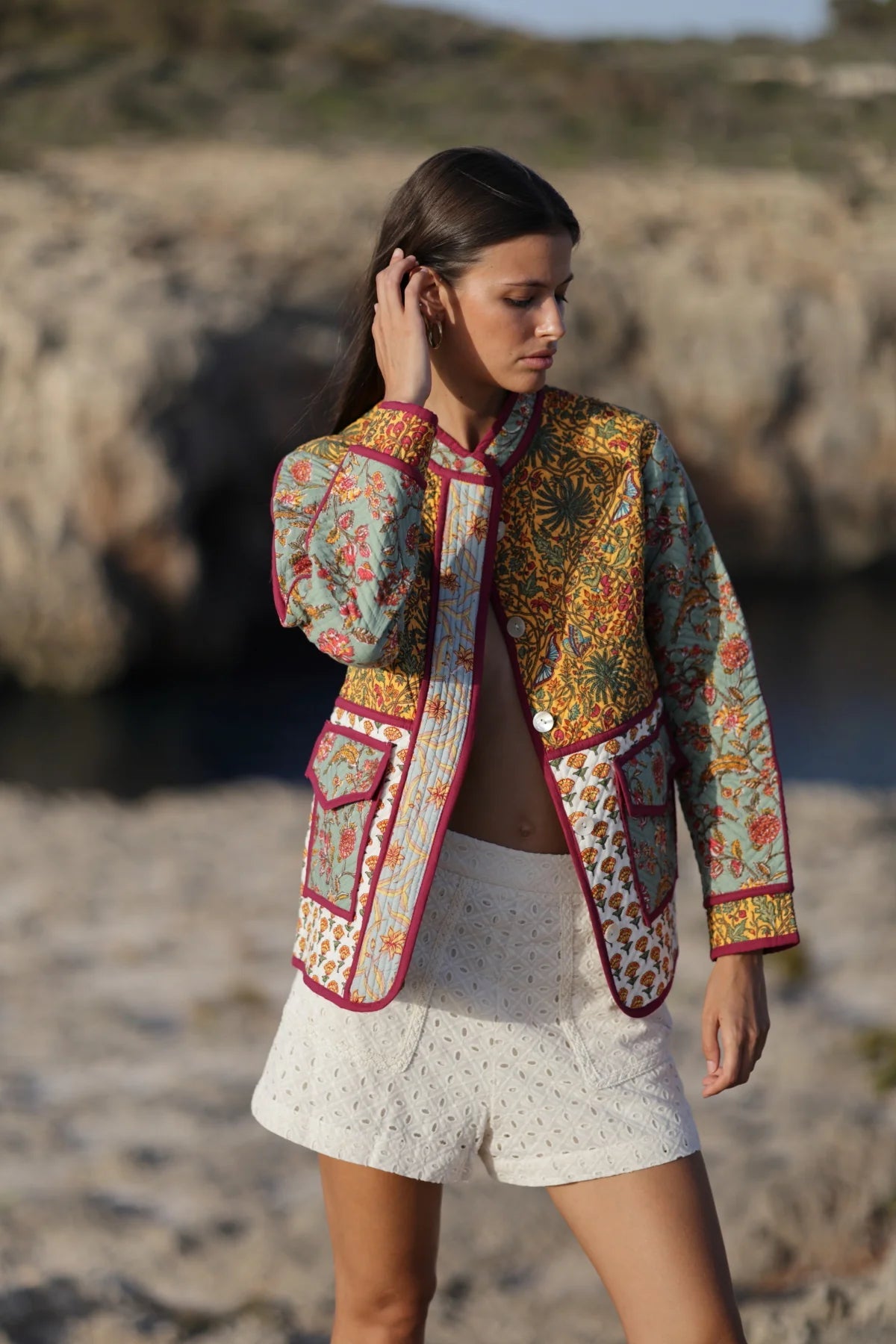 Gestepptes Kurzjacke mit Ethno - Print – Boho - Chic für Damen - Blossom Hair & Fashion