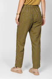 Gestreifte Baumwollhose mit elastischem Bund in Oliv - Blossom Hair & Fashion