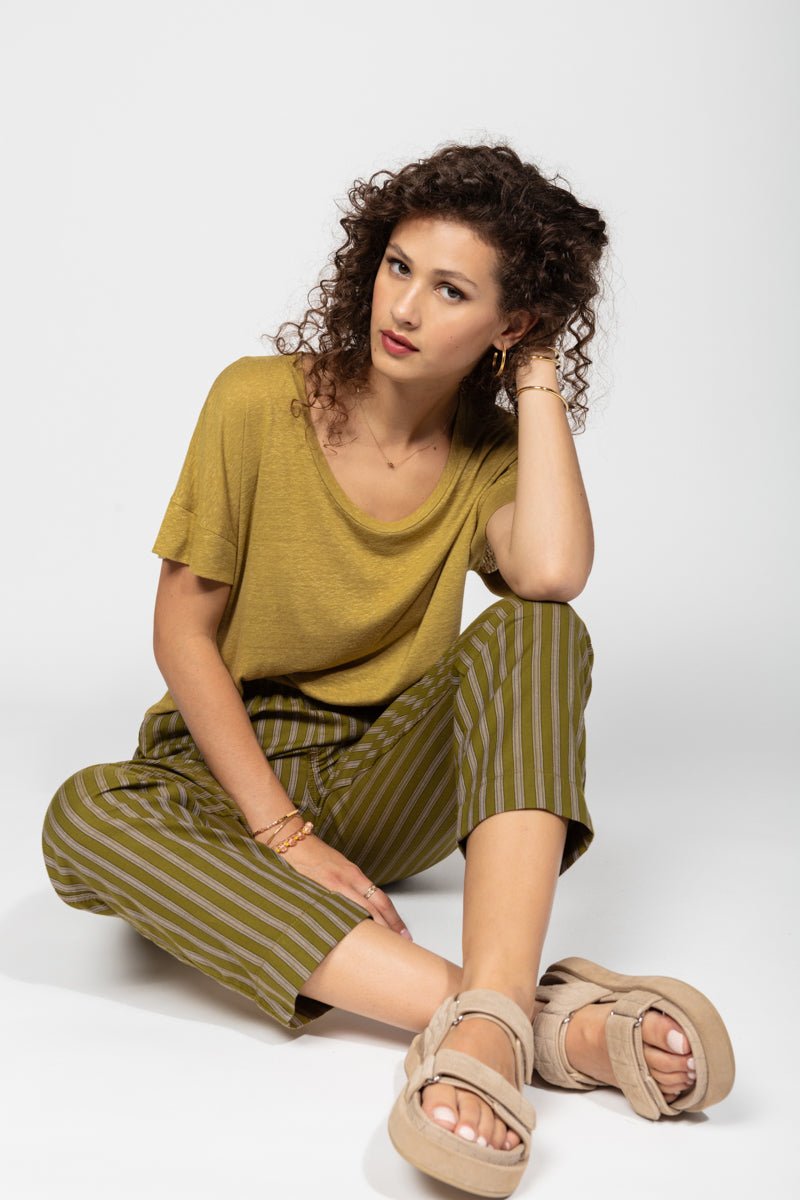 Gestreifte Baumwollhose mit elastischem Bund in Oliv - Blossom Hair & Fashion