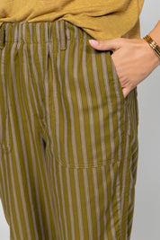 Gestreifte Baumwollhose mit elastischem Bund in Oliv - Blossom Hair & Fashion