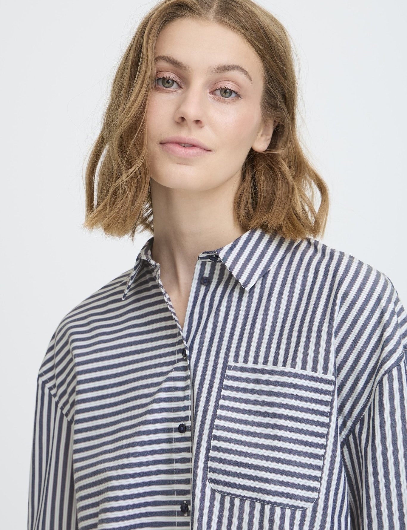 Gestreifte Bluse langarm mit Brusttasche - Blossom Hair & Fashion