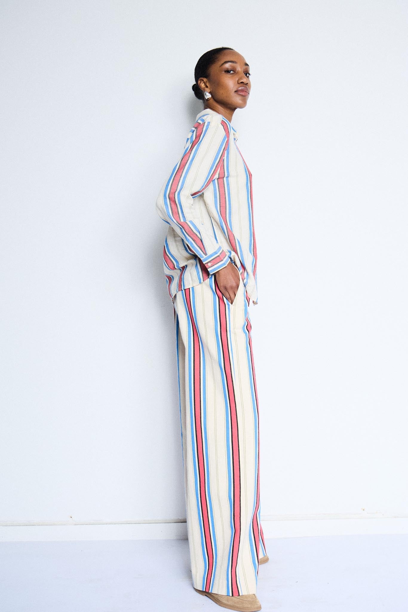 Gestreifte Hose mit High Waist und geradem Bein - Blossom Hair & Fashion