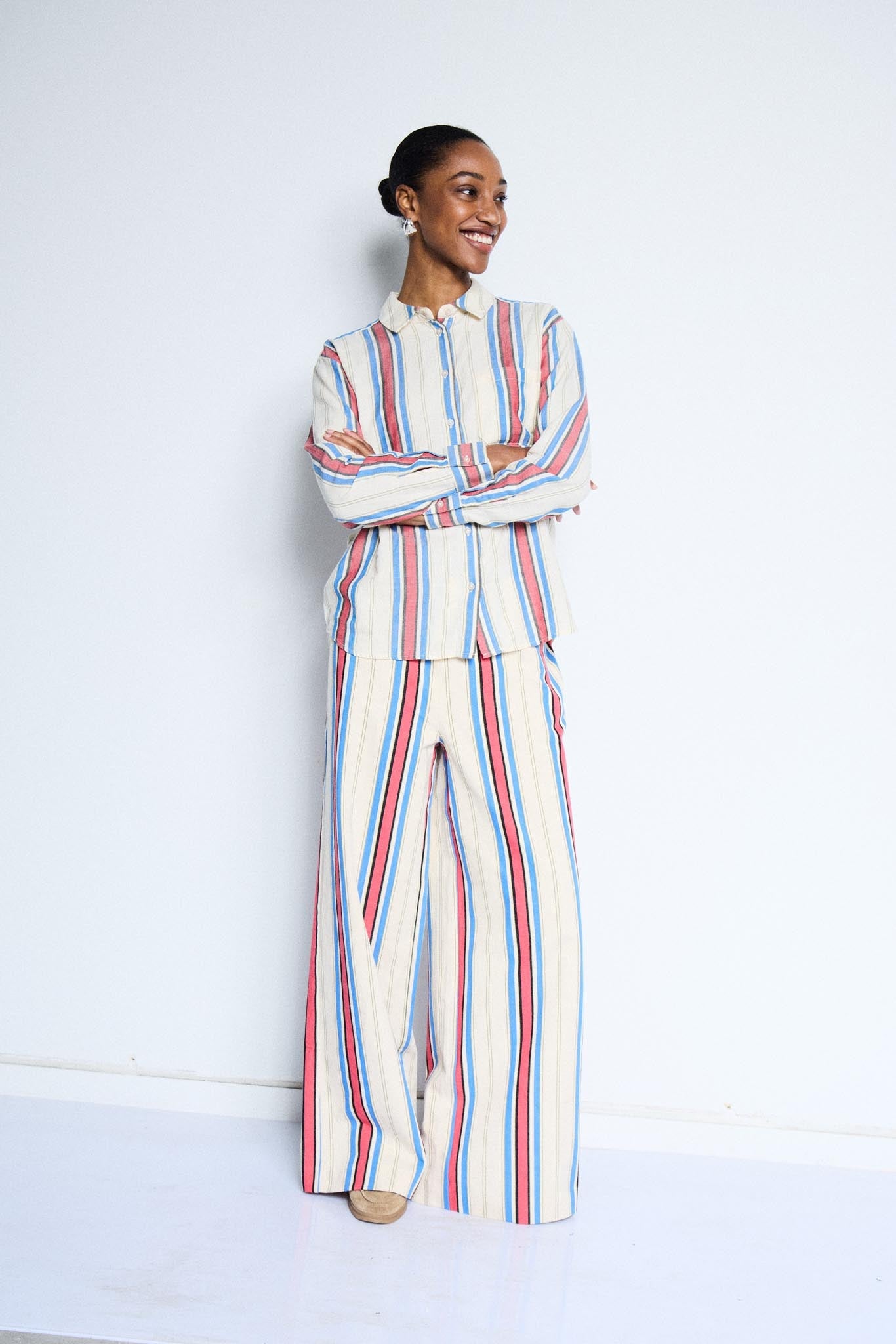 Gestreifte Hose mit High Waist und geradem Bein - Blossom Hair & Fashion