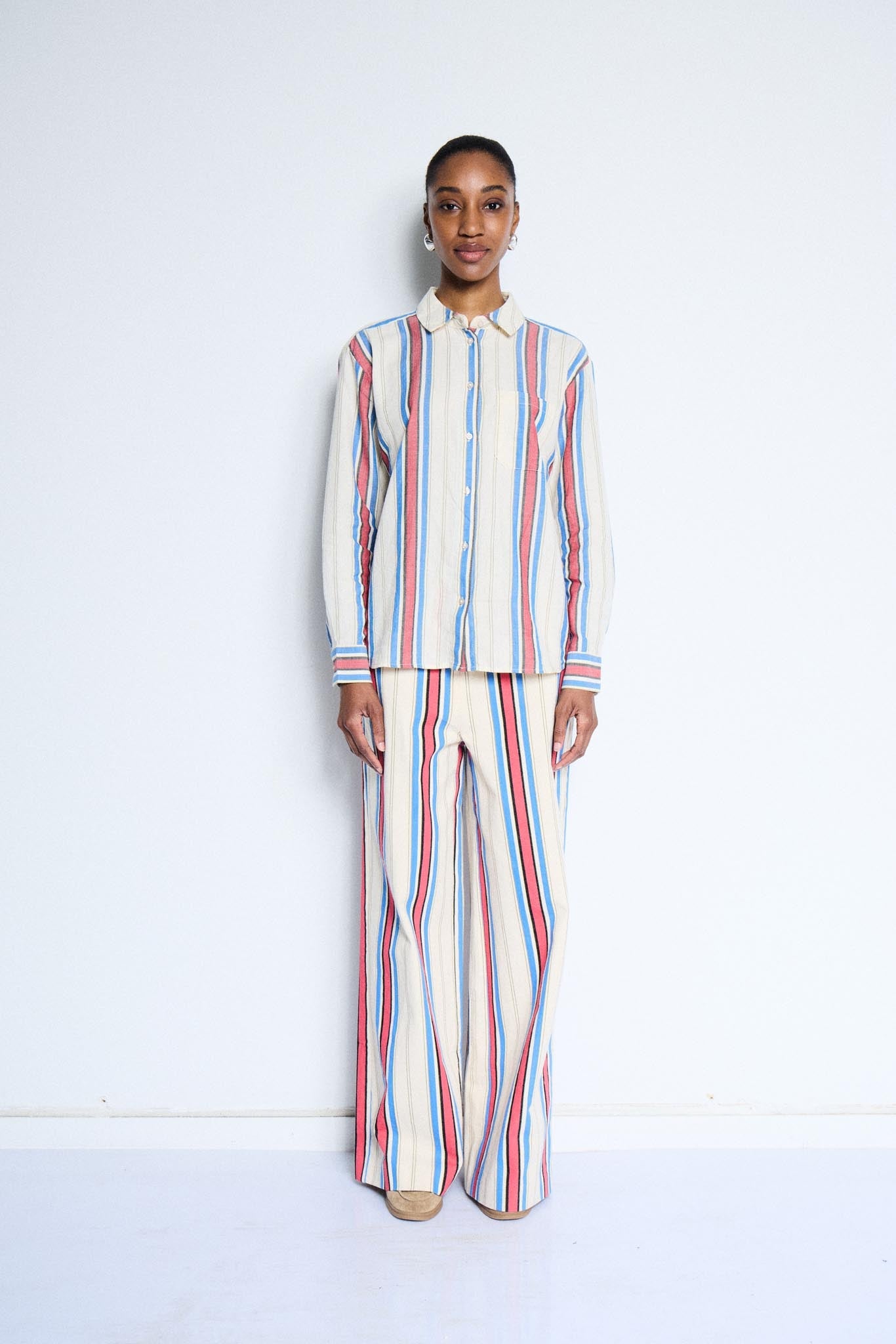 Gestreifte Hose mit High Waist und geradem Bein - Blossom Hair & Fashion