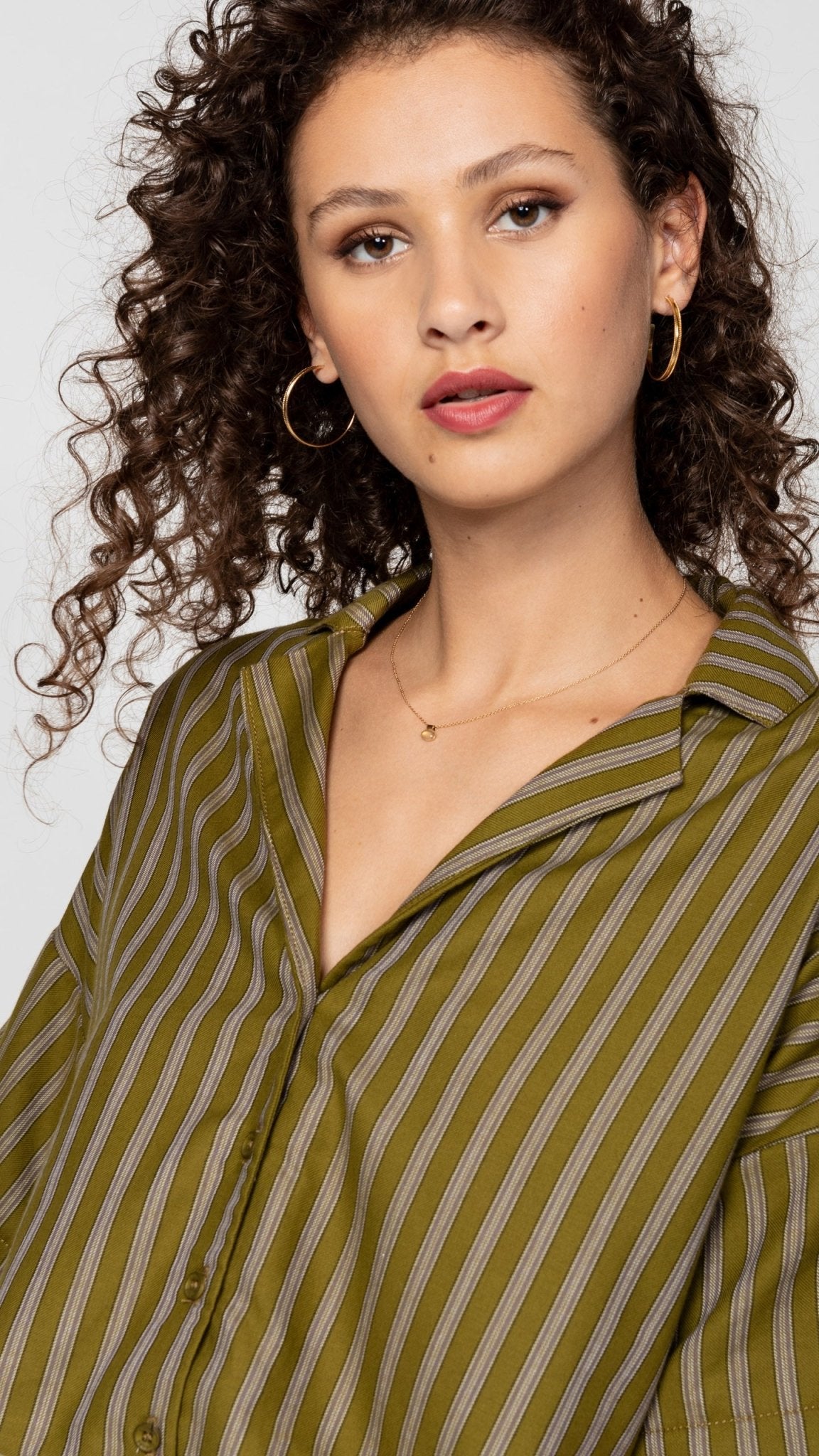 Gestreifte Sommerbluse mit Reverskragen aus Baumwolle - Blossom Hair & Fashion