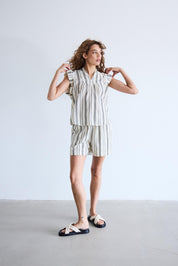 Gestreifte Sommerbluse mit Volantärmeln - Blossom Hair & Fashion