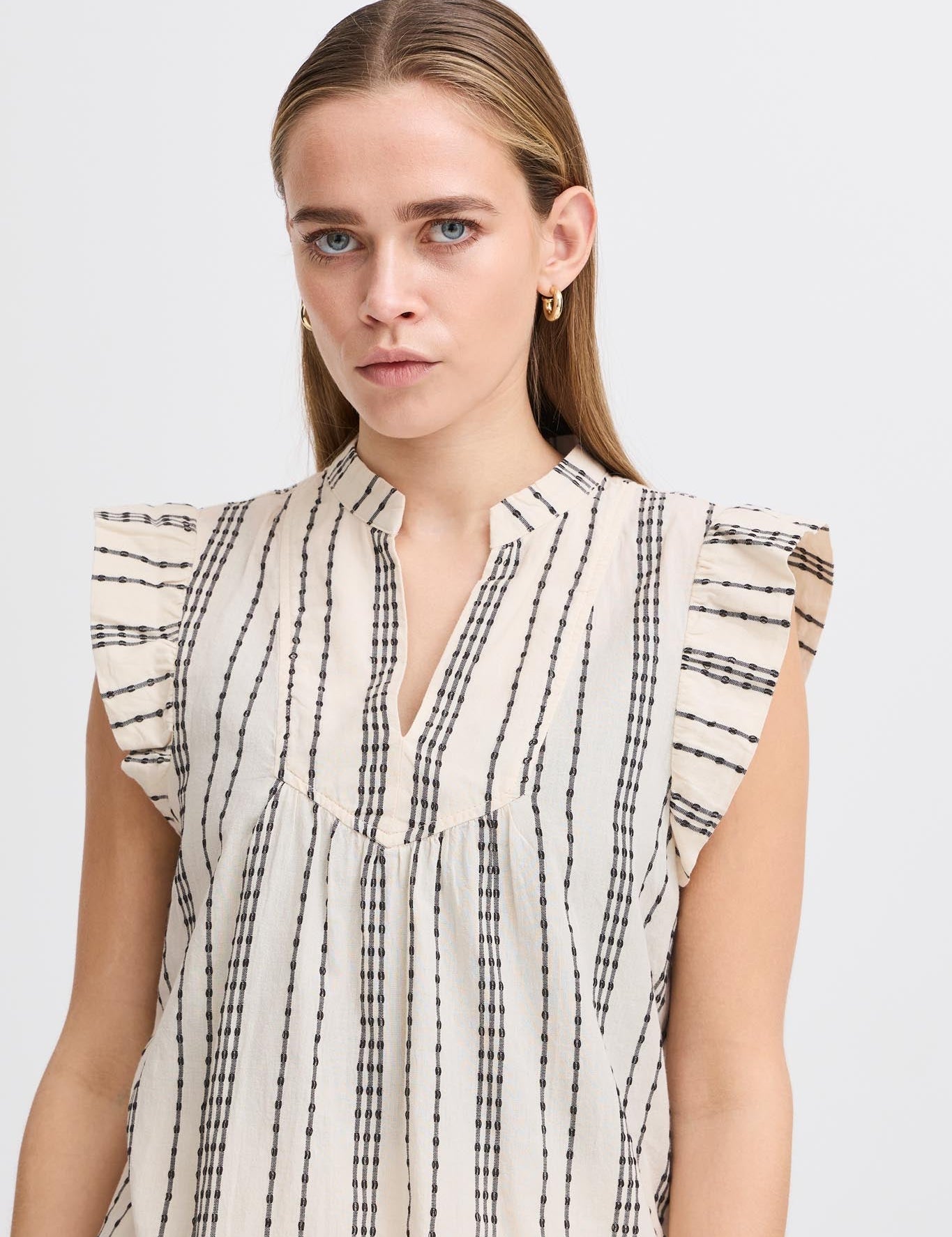 Gestreifte Sommerbluse mit Volantärmeln - Blossom Hair & Fashion
