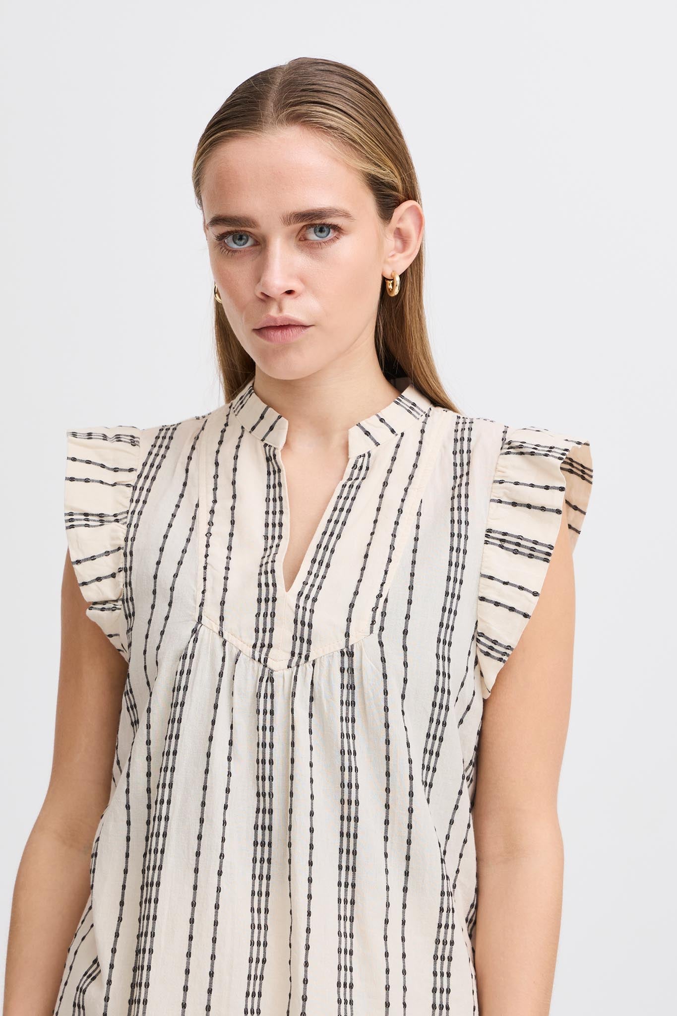 Gestreifte Sommerbluse mit Volantärmeln - Blossom Hair & Fashion