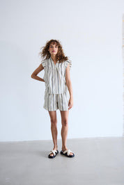 Gestreifte Sommerbluse mit Volantärmeln - Blossom Hair & Fashion