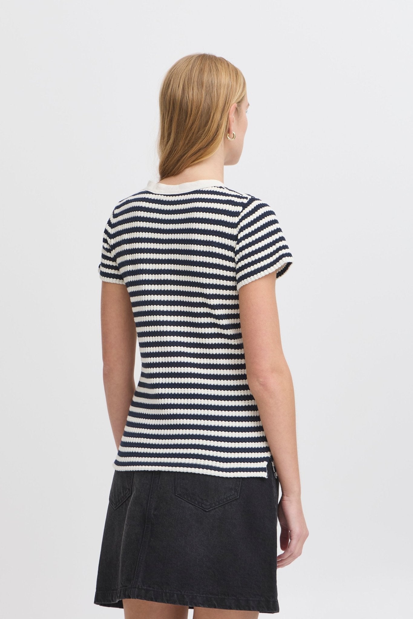 Gestreifte Strick - Cardigan mit Knopfleiste – Femininer Sommer - Look - Blossom Hair & Fashion