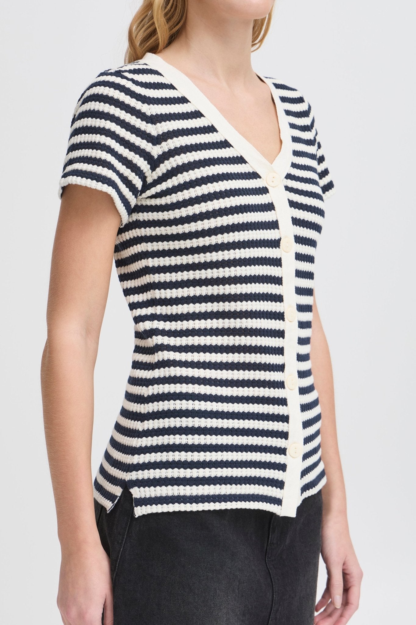 Gestreifte Strick - Cardigan mit Knopfleiste – Femininer Sommer - Look - Blossom Hair &amp; Fashion