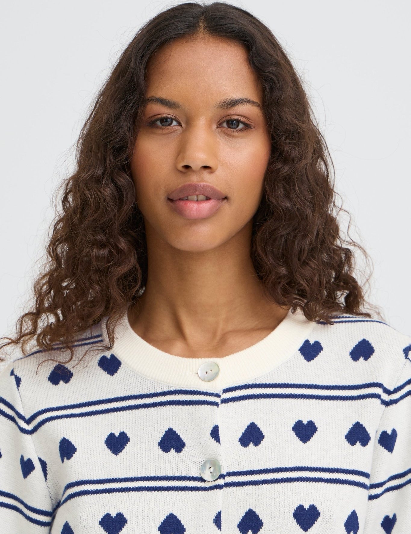 Gestreifter Herzchen Strickcardigan - Blossom Hair & Fashion