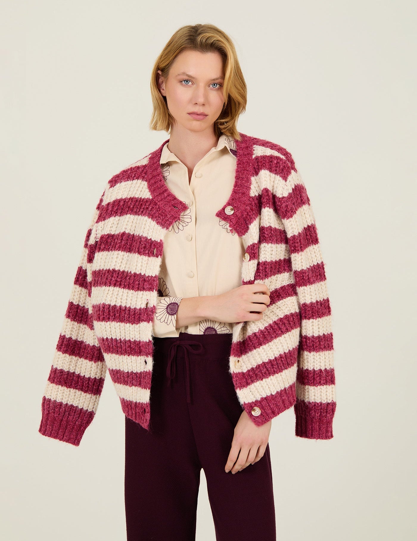Gestreifter Strickcardigan langarm in Blau oder Rot - Blossom Hair & Fashion