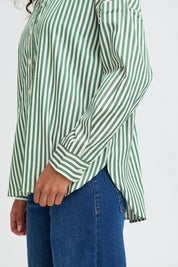 Gestreiftes Hemd in Gruen Weiss Regular Fit - Blossom Hair & Fashion