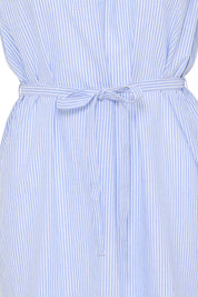 Gestreiftes Kleid mit Stickerei in Hellblau - Blossom Hair & Fashion
