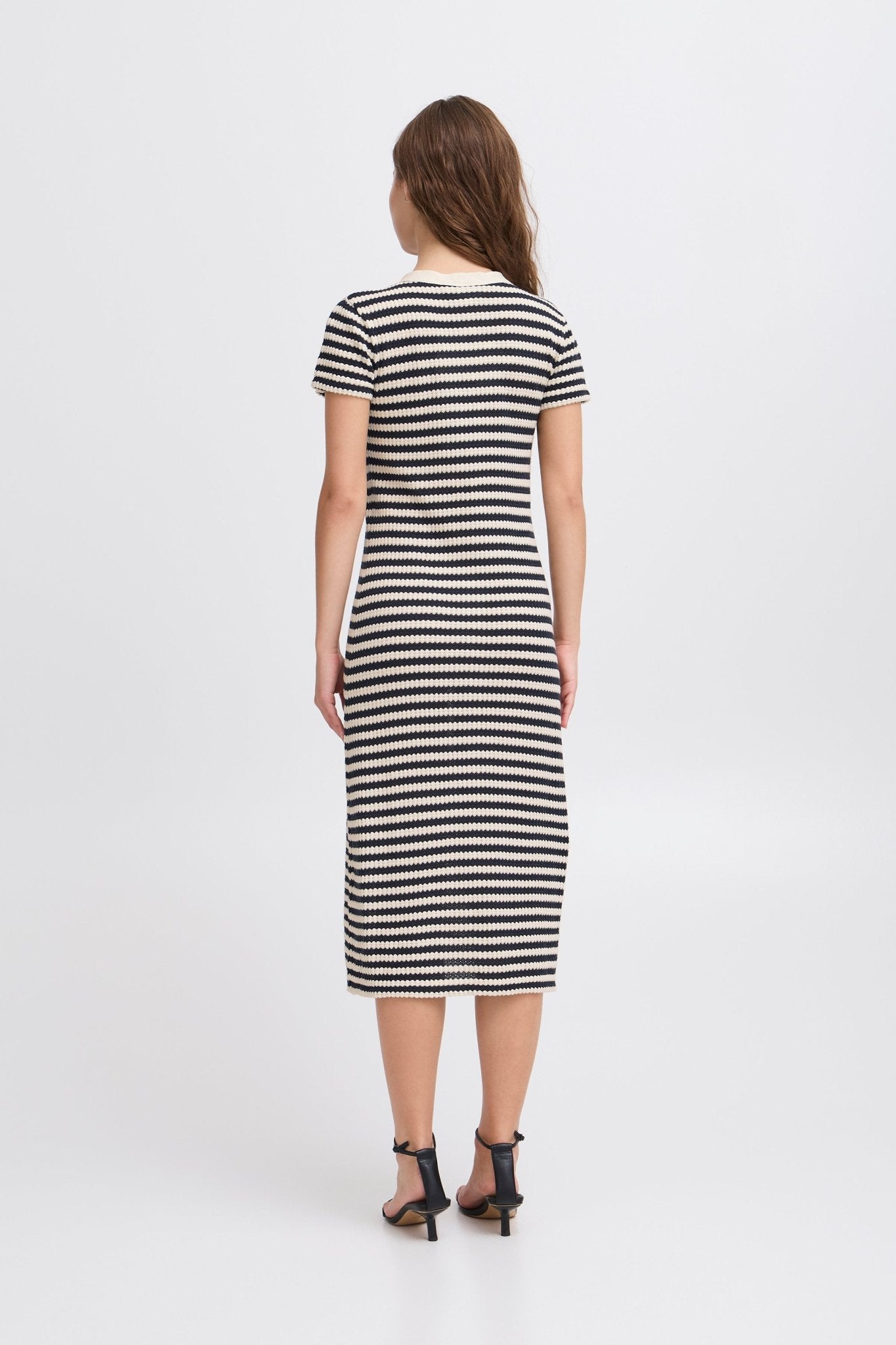 Gestreiftes Midi - Strickkleid mit Knopfleiste - Blossom Hair & Fashion