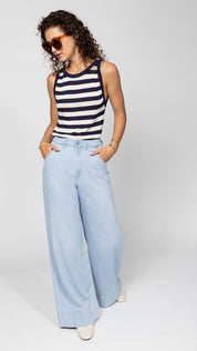 Gestreiftes Tanktop aus Viskose in Oliv und Weiß - Blossom Hair & Fashion