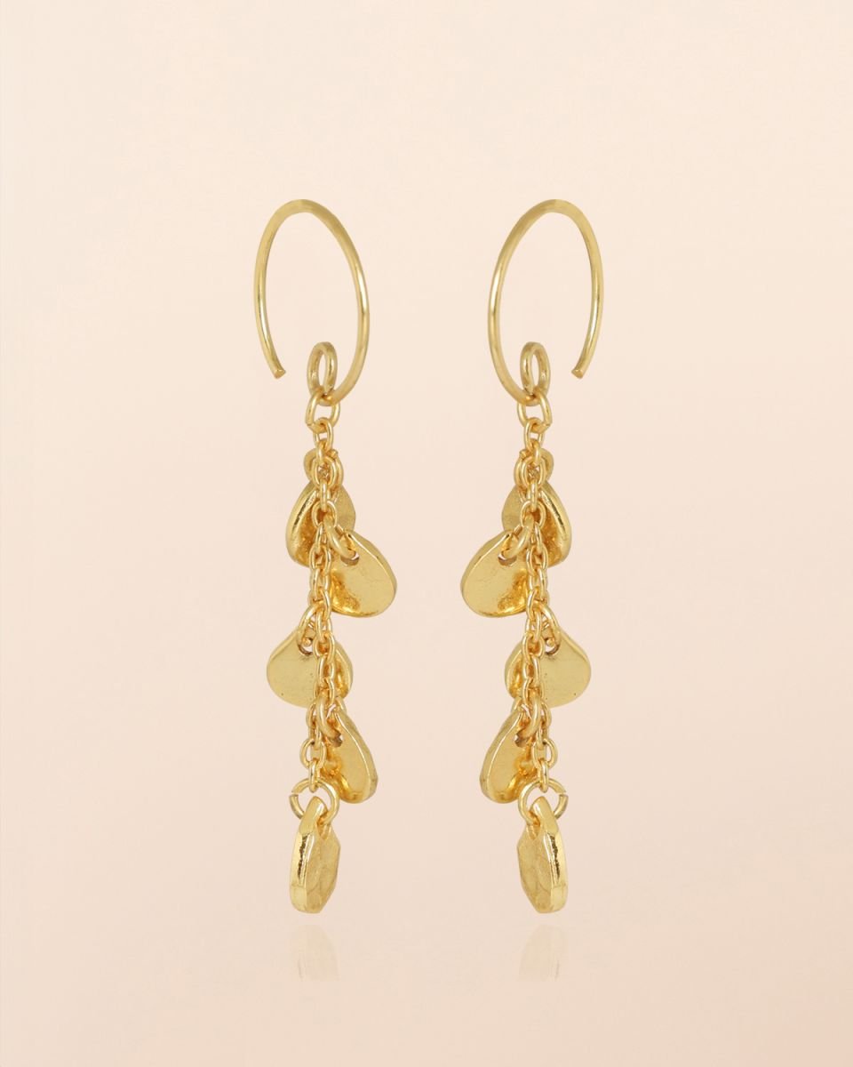 Goldfarbene Ohrringe mit gehämmerten Anhängern - Blossom Hair & Fashion