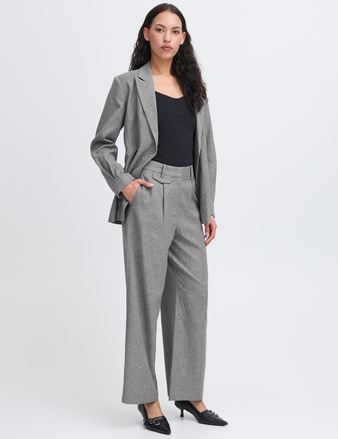 Graue Stoffhose mit weitem Bein - Blossom Hair & Fashion
