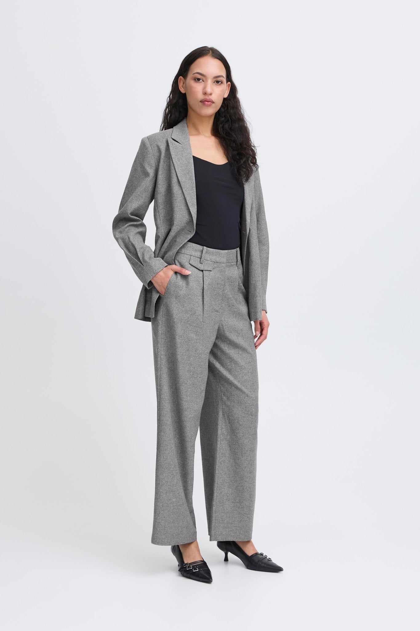 Graue Stoffhose mit weitem Bein - Blossom Hair & Fashion