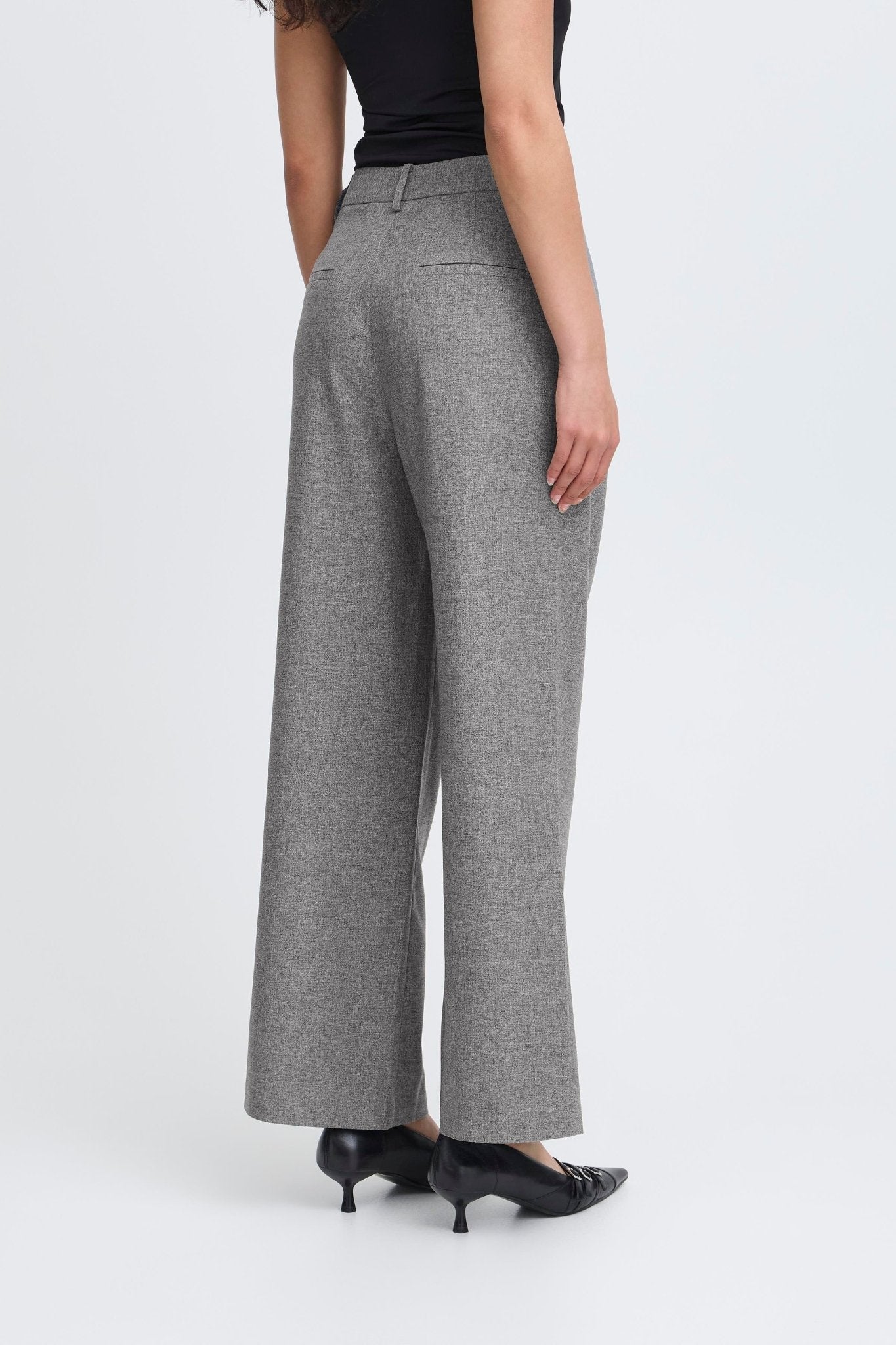 Graue Stoffhose mit weitem Bein - Blossom Hair & Fashion