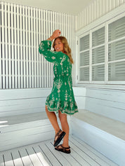Grünes Boho - Kleid mit Print, V - Ausschnitt und langen Ärmeln - Blossom Hair & Fashion