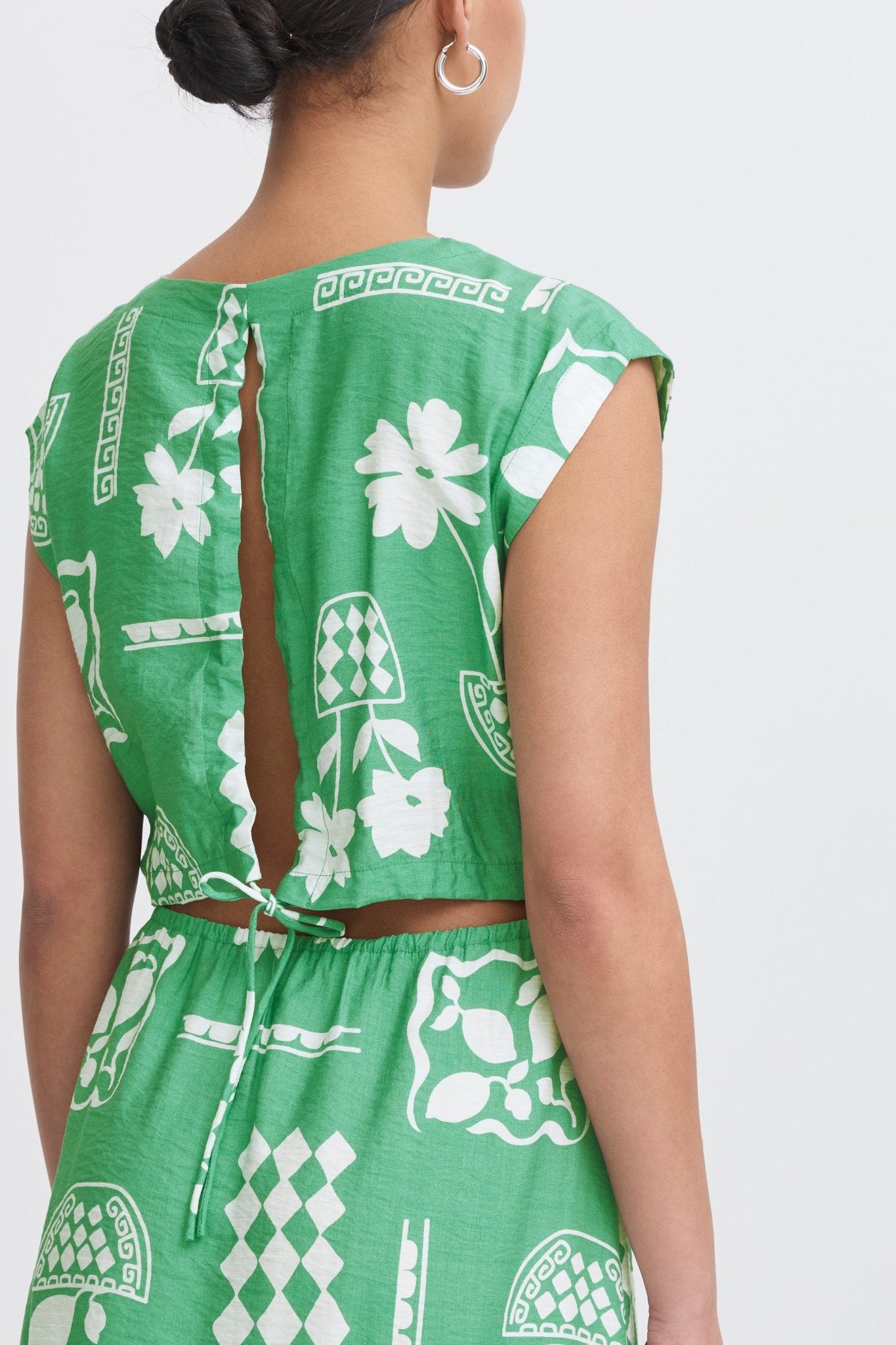 Grünes Sommerkleid mit Retro - Muster und Gummizug - Blossom Hair & Fashion
