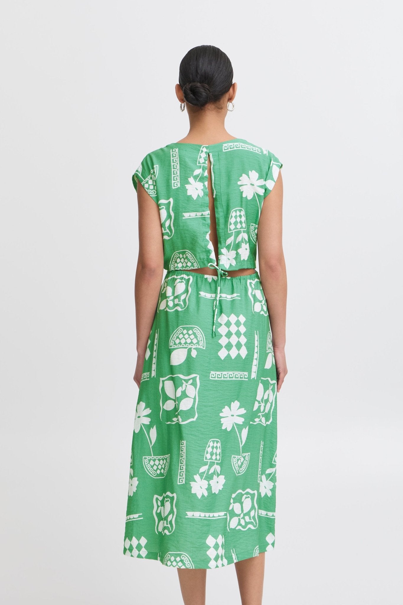 Grünes Sommerkleid mit Retro - Muster und Gummizug - Blossom Hair & Fashion