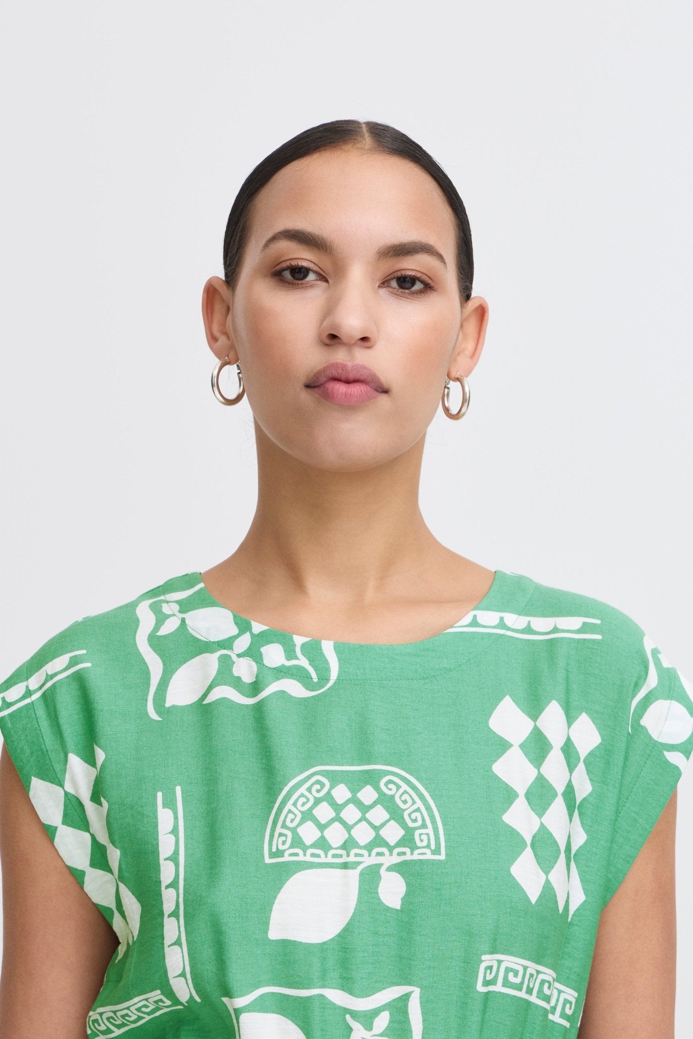 Grünes Sommerkleid mit Retro - Muster und Gummizug - Blossom Hair & Fashion