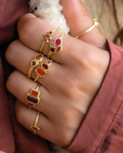Vergoldeter Ring mit Rubin – Ausdruck von Eleganz & Kraft