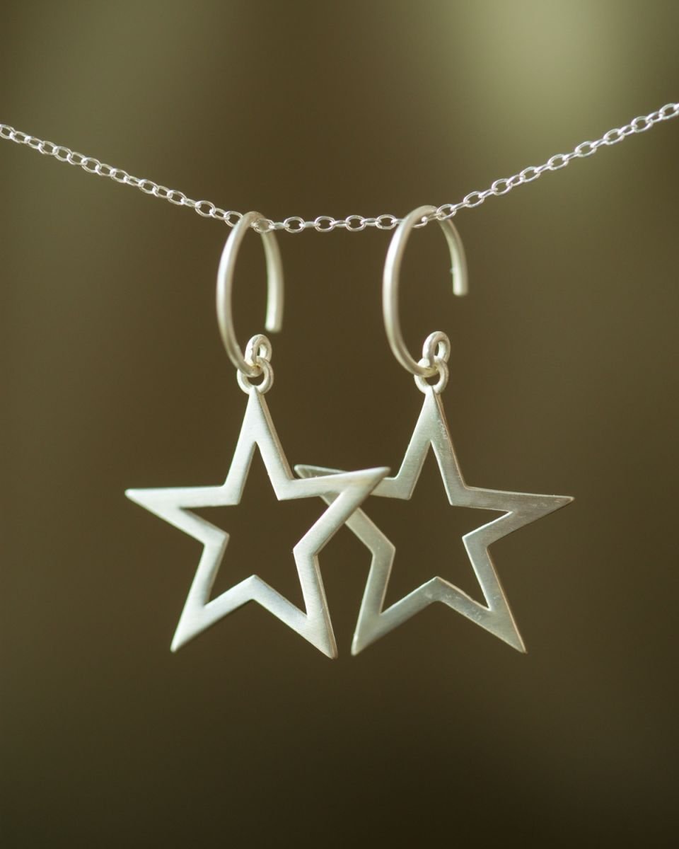 Hängende Stern Ohrringe in Silberton - Blossom Hair & Fashion