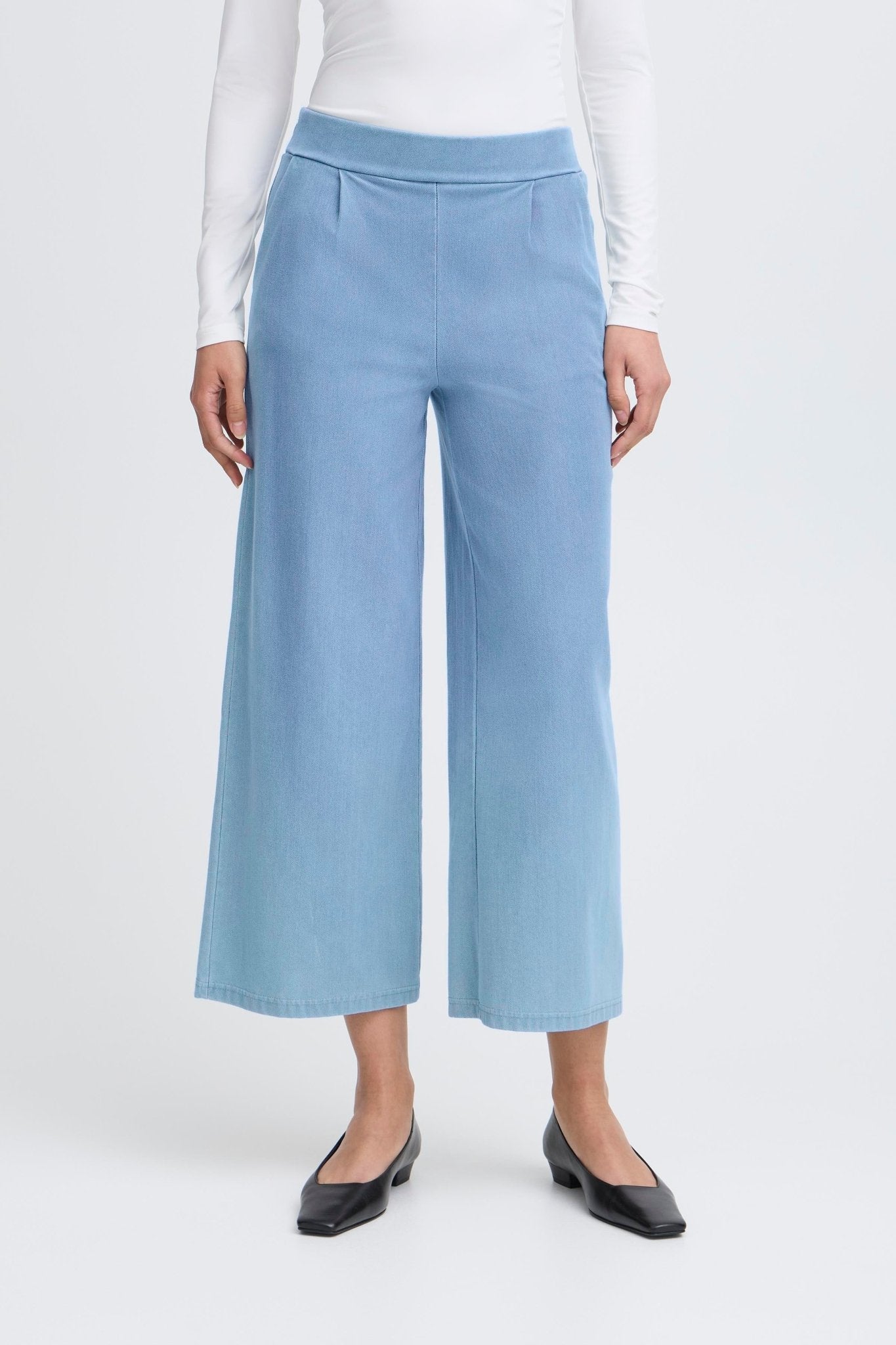 Hellblaue Damenhose mit weitem Bein und Stretchanteil - Blossom Hair & Fashion