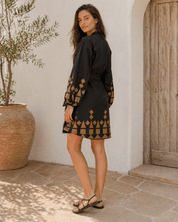 Hemdblusenkleid Schwarz mit Stickerei - Blossom Hair & Fashion