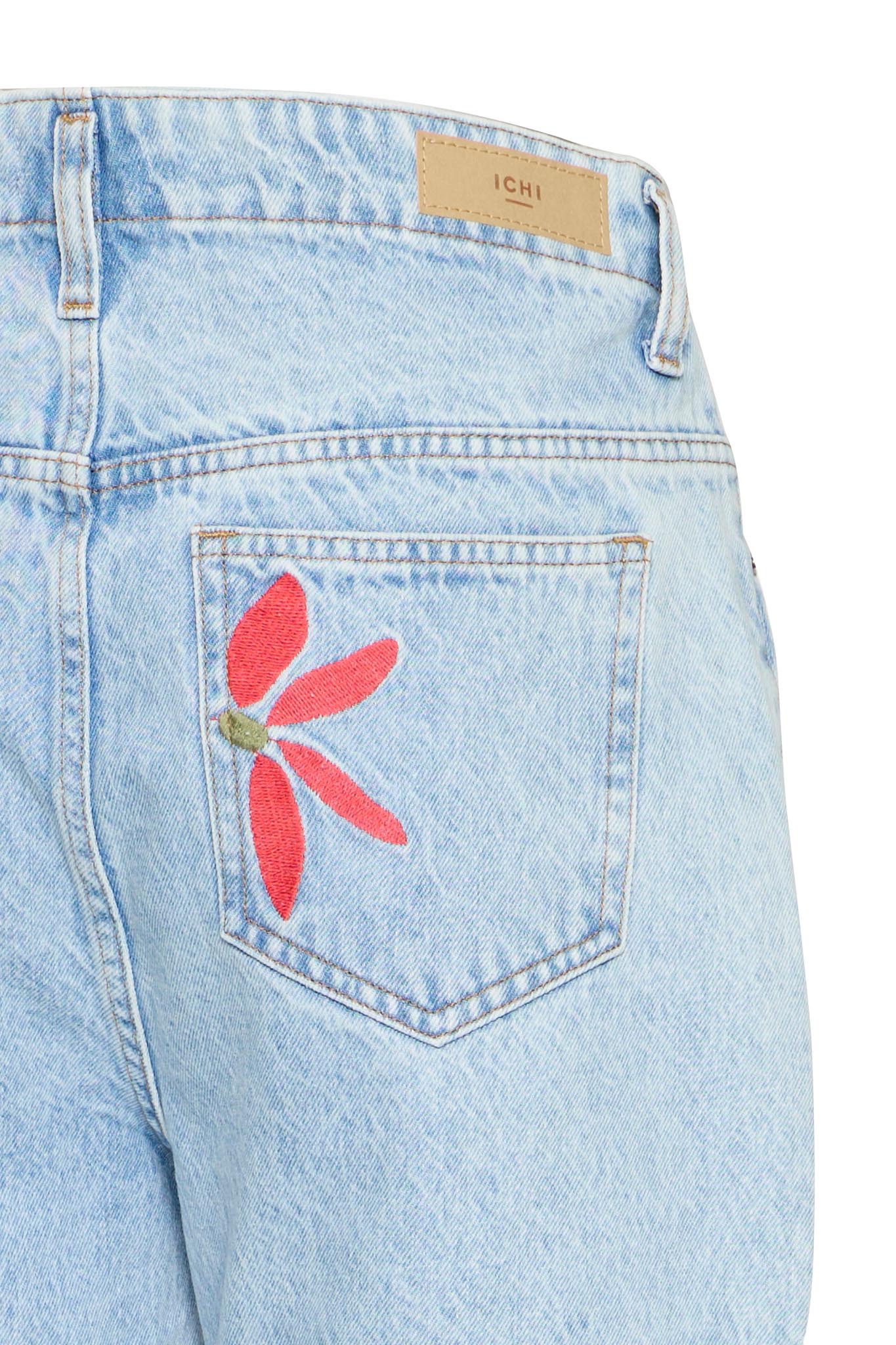 High Waist Jeans in Hellblau mit Stickdetail - Blossom Hair & Fashion