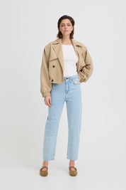 High Waist Jeans in Hellblau mit Stickdetail - Blossom Hair & Fashion