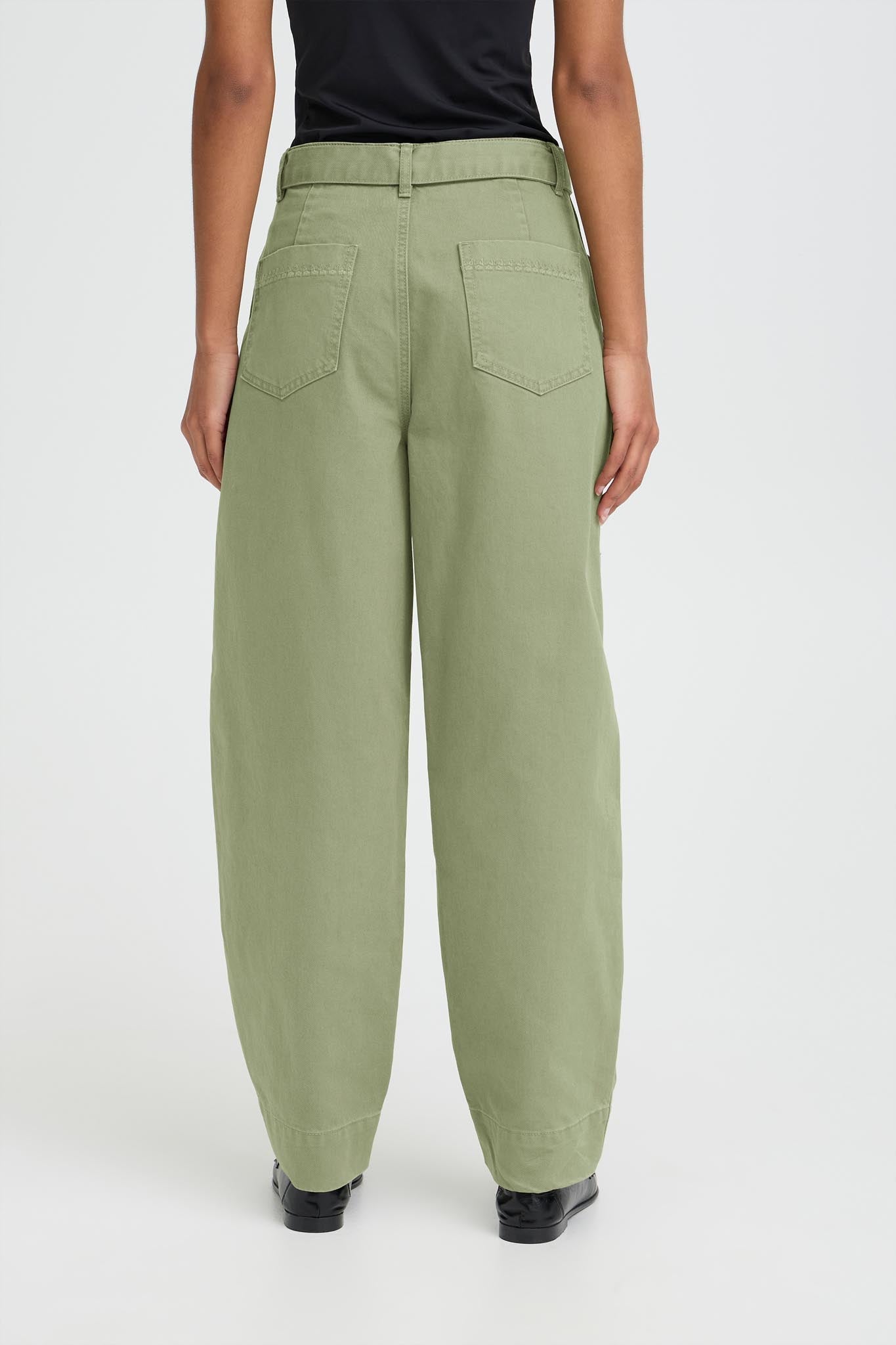 Hose in Grün mit Gürtel im Loose Fit - Blossom Hair & Fashion