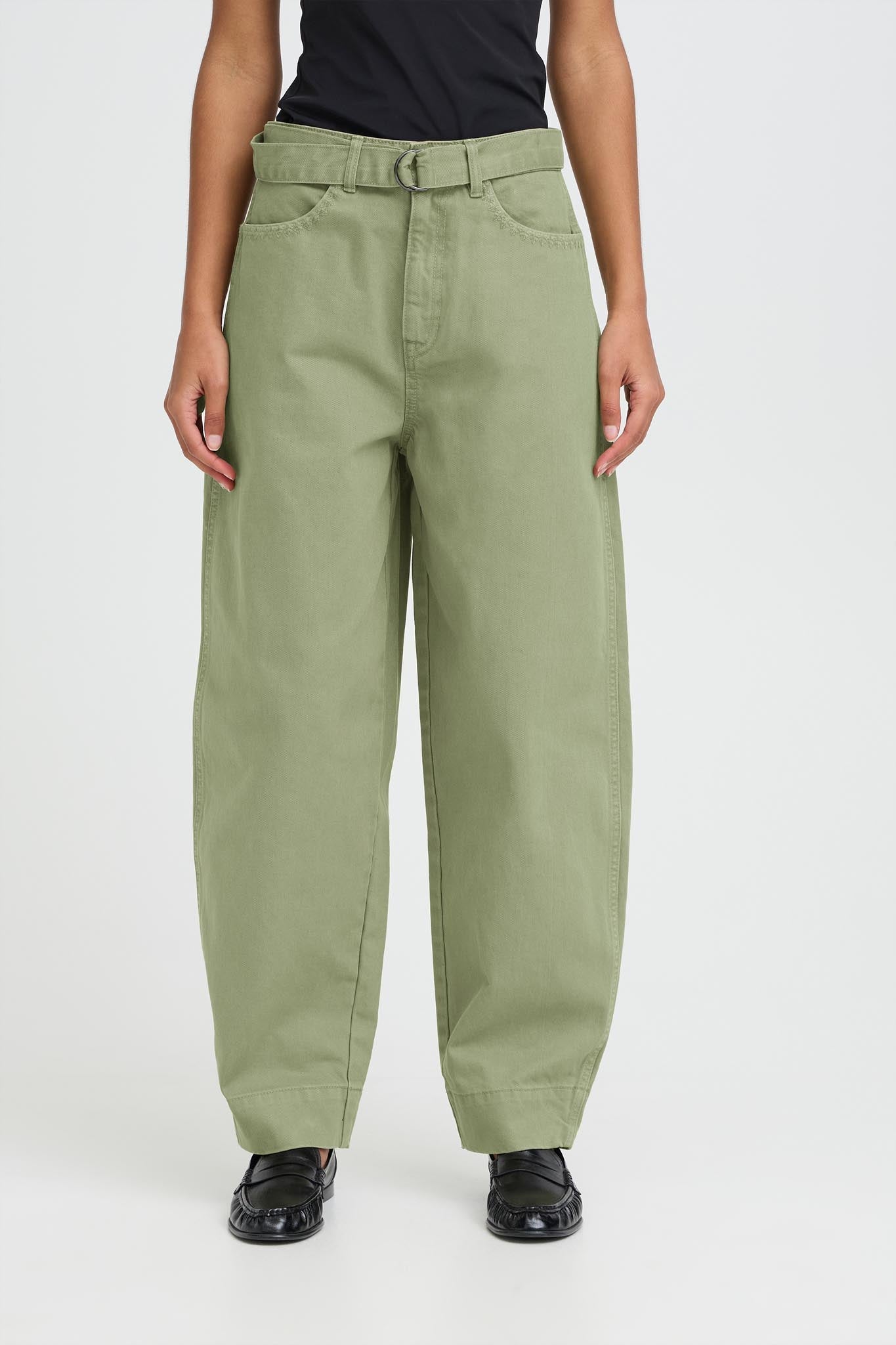 Hose in Grün mit Gürtel im Loose Fit - Blossom Hair & Fashion
