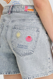 Jeansshorts mit Stickerei in Hellblau - Blossom Hair & Fashion