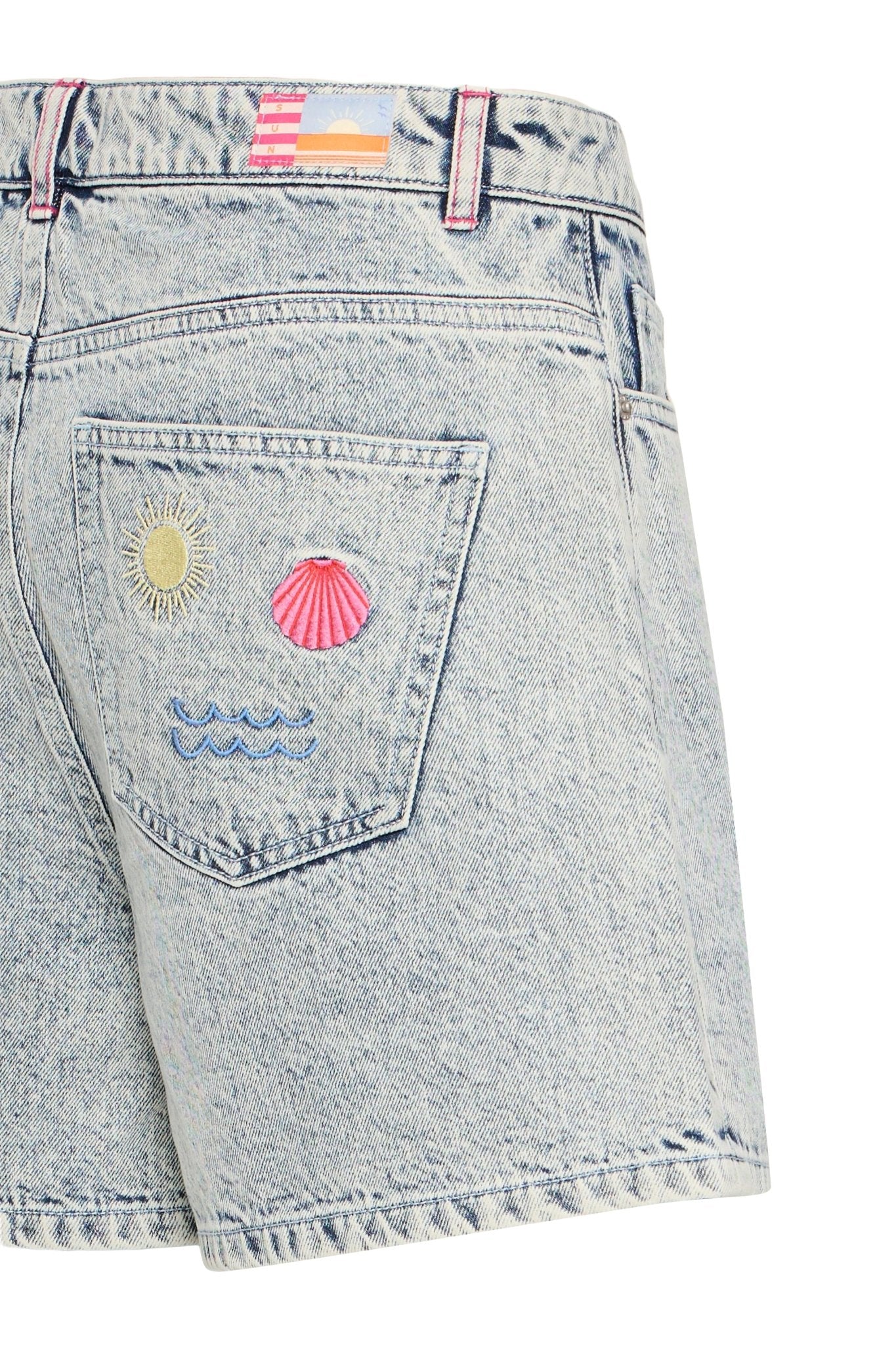Jeansshorts mit Stickerei in Hellblau - Blossom Hair & Fashion