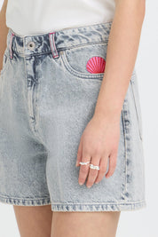 Jeansshorts mit Stickerei in Hellblau - Blossom Hair & Fashion