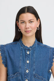 Jeansweste mit Volantkante in Dunkelblau - Blossom Hair & Fashion