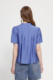 Kurzarmbluse mit Biesen in Blau oder Schwarz - Blossom Hair & Fashion