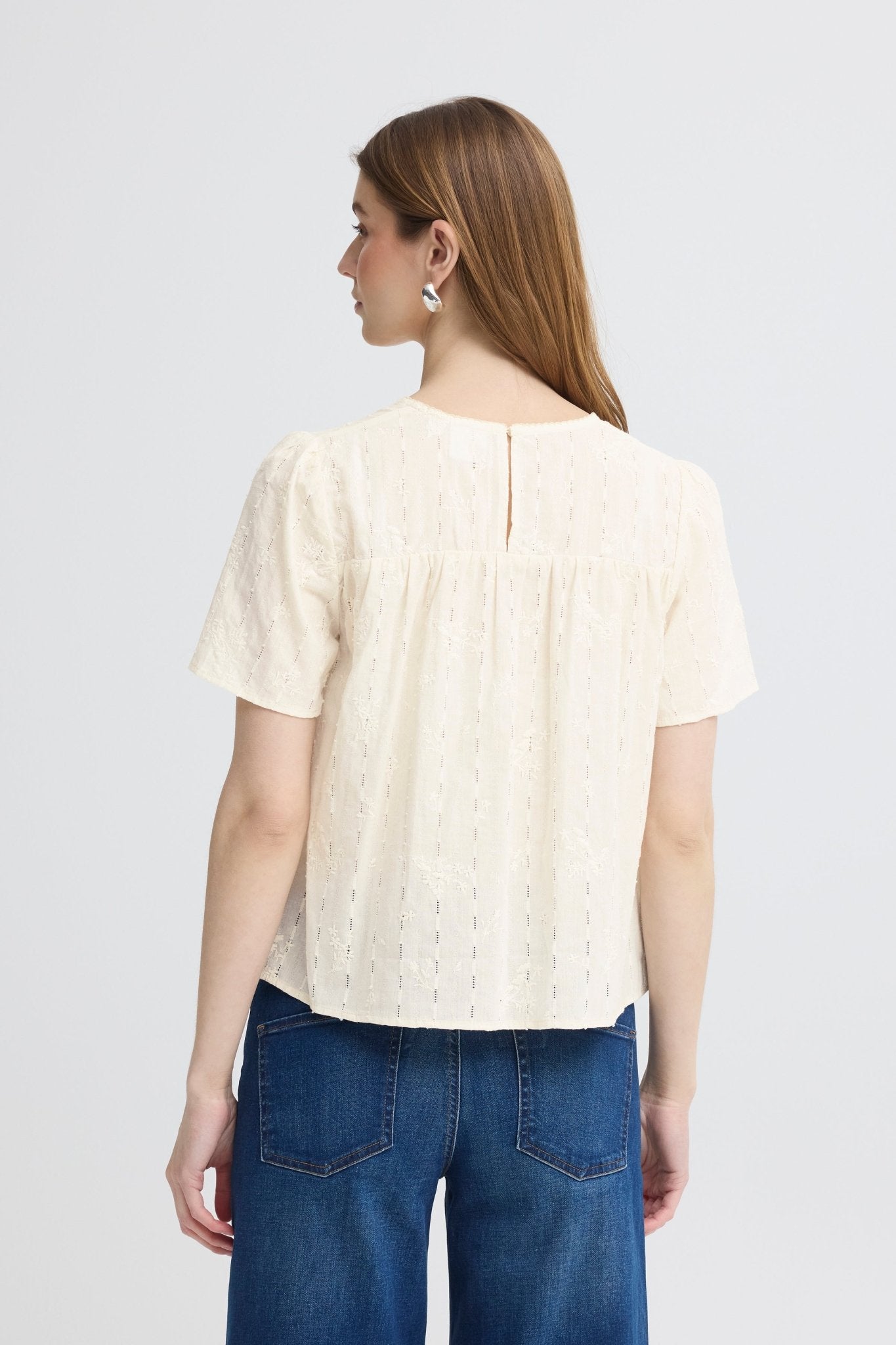 Kurzarmbluse mit Struktur in Creme - Blossom Hair & Fashion