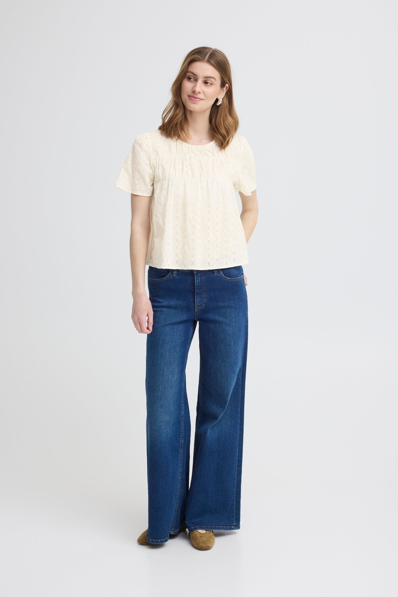 Kurzarmbluse mit Struktur in Creme - Blossom Hair & Fashion