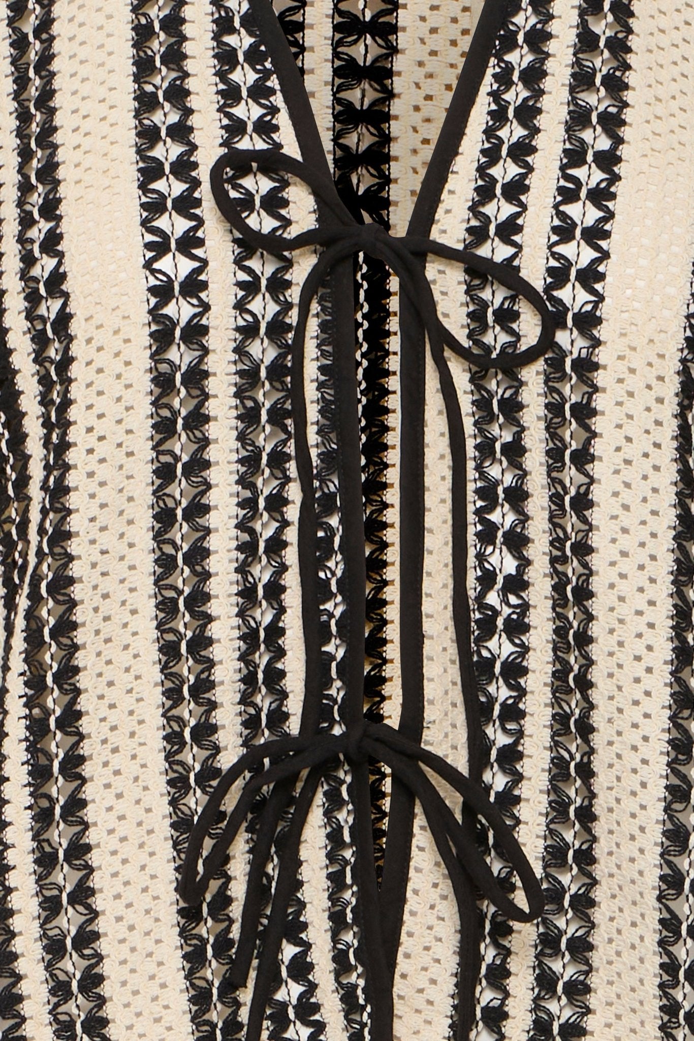 Kurzärmeliger Kimono mit Streifenmuster & Bindebändern - Blossom Hair & Fashion