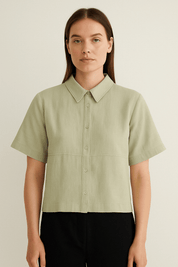 Kurzärmlige Bluse mit Kragen - Blossom Hair & Fashion