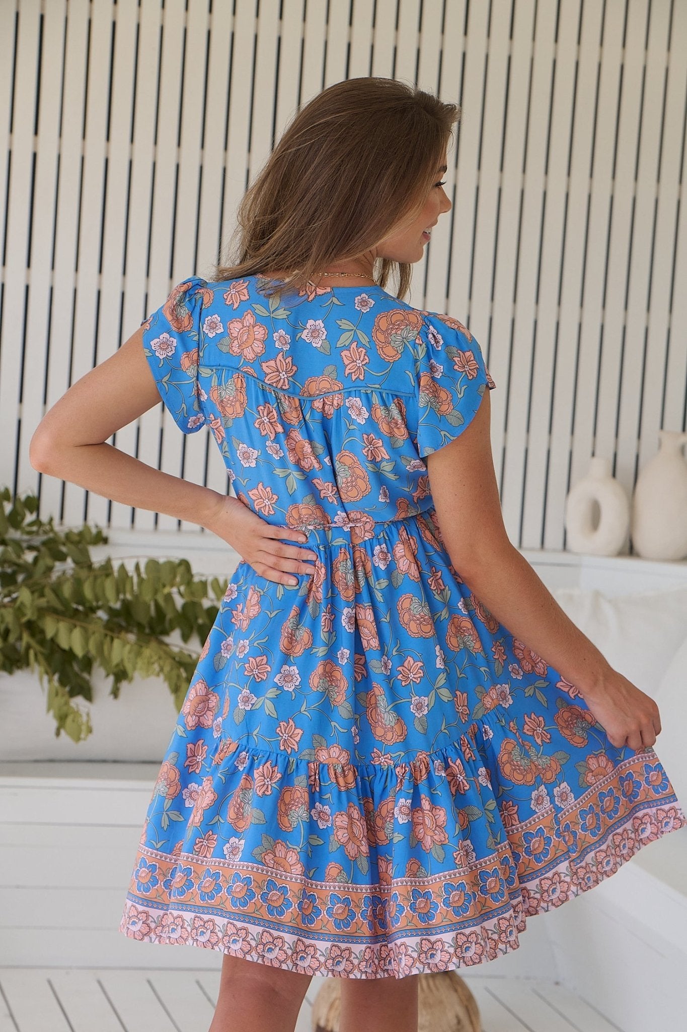 Kurzes Boho - Kleid mit Blumenprint in Königsblau - Blossom Hair & Fashion