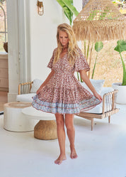 Kurzes Boho - Kleid mit Volants und Tupfenprint - Blossom Hair & Fashion