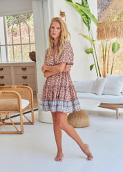 Kurzes Boho - Kleid mit Volants und Tupfenprint - Blossom Hair & Fashion