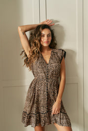 Kurzes Kleid mit Leo - Print und Knopfleiste - Blossom Hair & Fashion